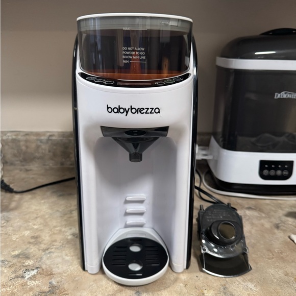 Baby Brezza Automatic Formula Dispenser - White - Picture 4 of 6